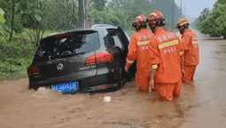 暴雨襲城，安徽多地筑起“橙色防線”